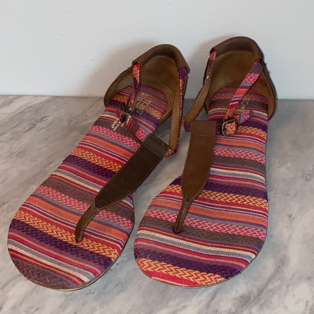 TOMS sandals sz 9